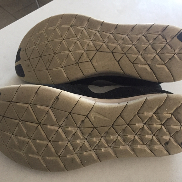 Nike kids' flyknit athletic shoes--$5 SALE! - Picture 4 of 5